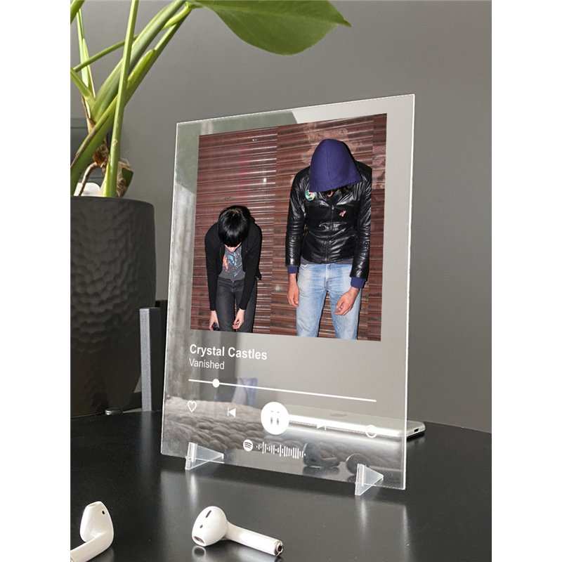 Crystal castles-Vanished-1 - постер Spotify