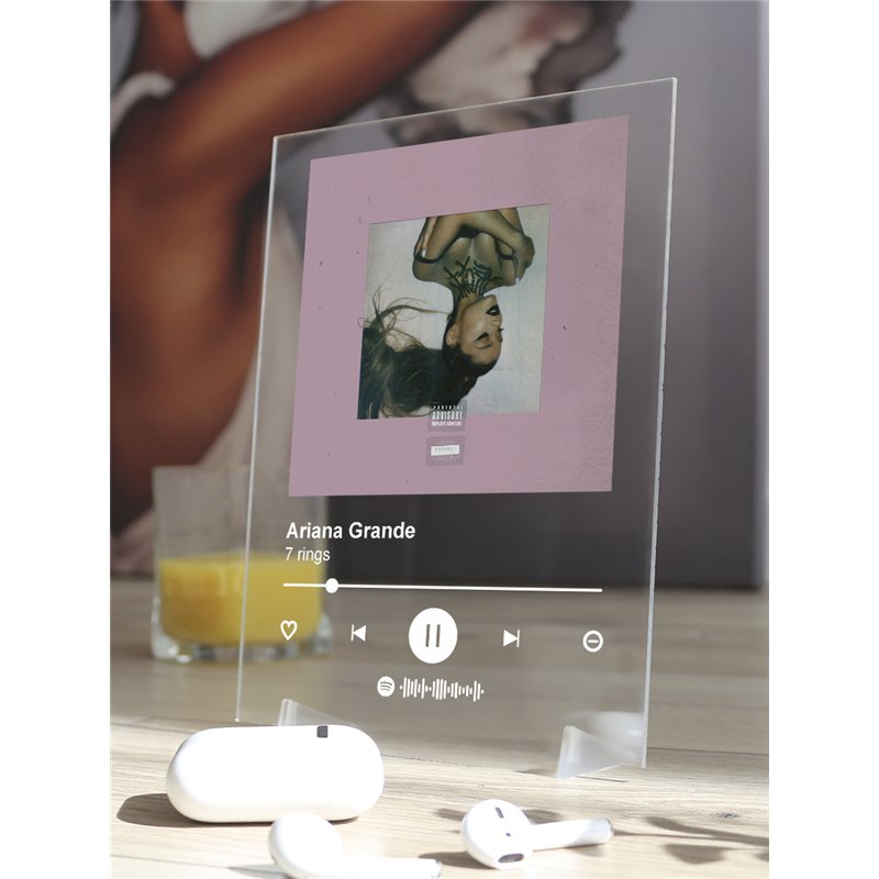 Ariana Grande - 7 rings - постер Spotify