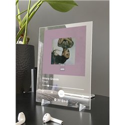 Ariana Grande - 7 rings - постер Spotify