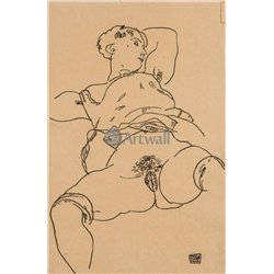 Лежащая женщина с поднятой сорочкой