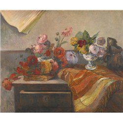 Букет и керамика на комоде