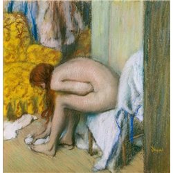 Женщина, моющая ноги