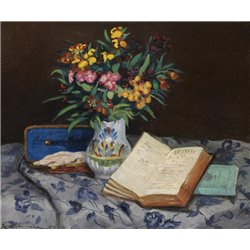 Натюрморт с синей коробкой для перчаток, книгой и букетом